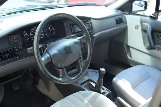 VOLKSWAGEN-QUANTUM-1995