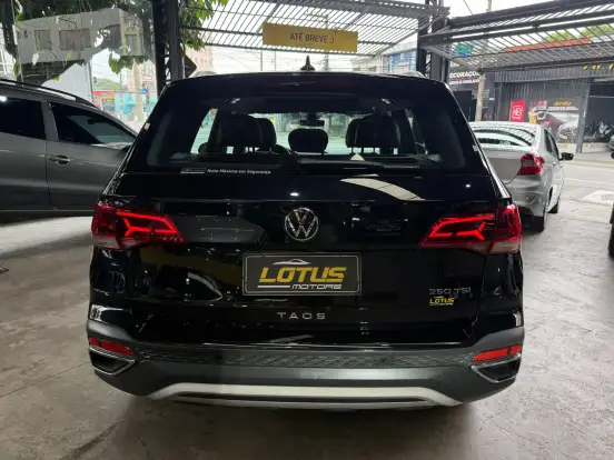 VOLKSWAGEN-TAOS-2023