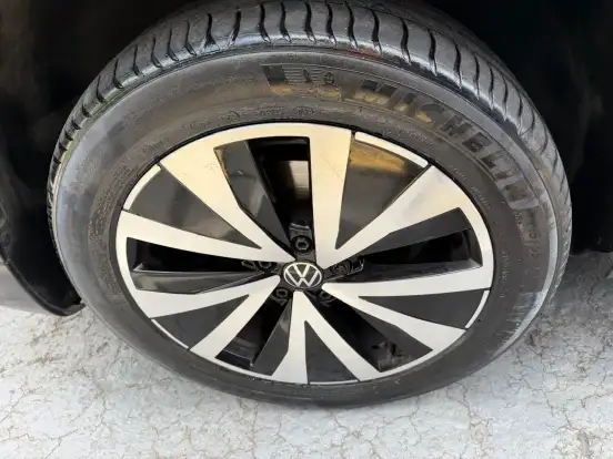 VOLKSWAGEN-TAOS-2022