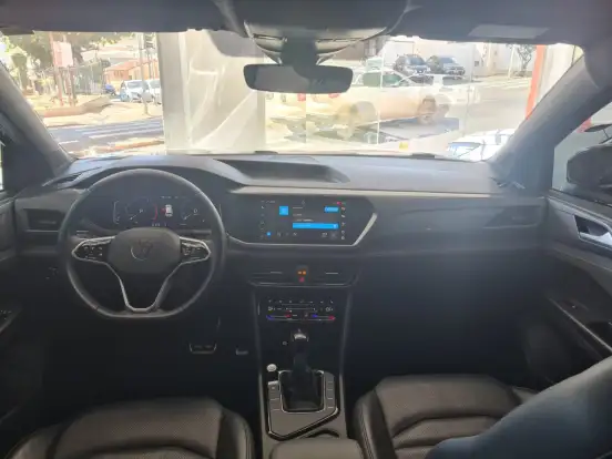 VOLKSWAGEN-TAOS-2023