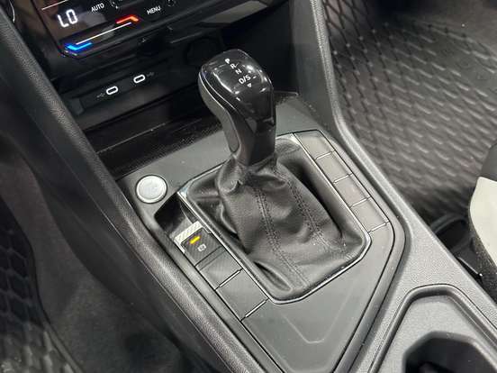 VOLKSWAGEN-TAOS-2024