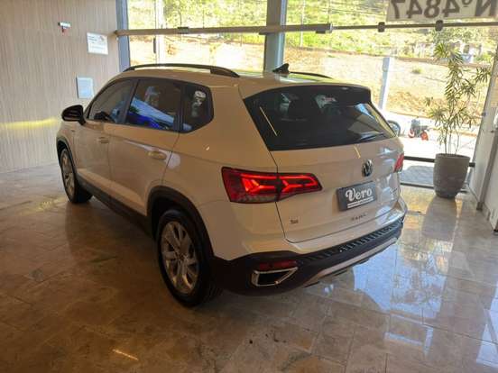 VOLKSWAGEN-TAOS-2021