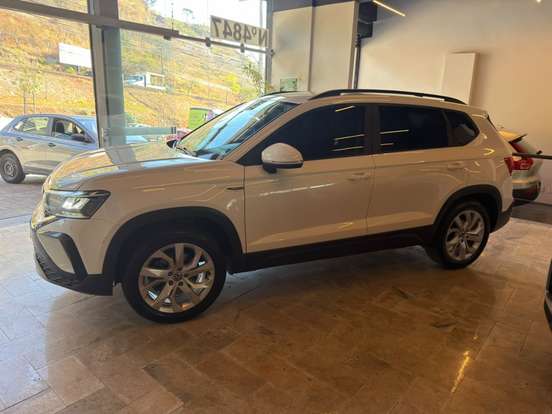VOLKSWAGEN-TAOS-2021