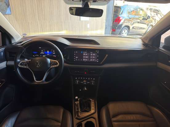 VOLKSWAGEN-TAOS-2021