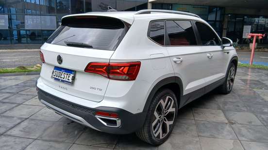 VOLKSWAGEN-TAOS-2024