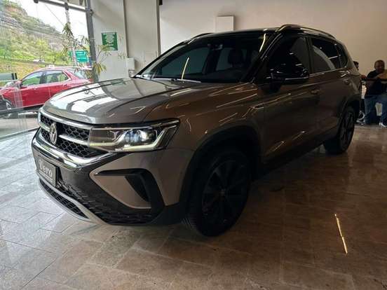 VOLKSWAGEN-TAOS-2021