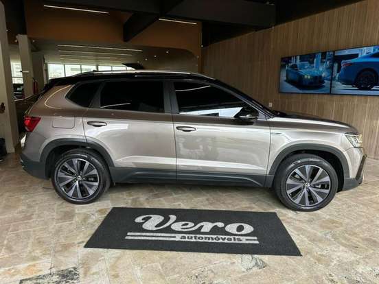 VOLKSWAGEN-TAOS-2021