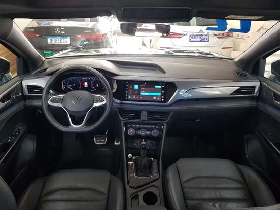 VOLKSWAGEN-TAOS-2021