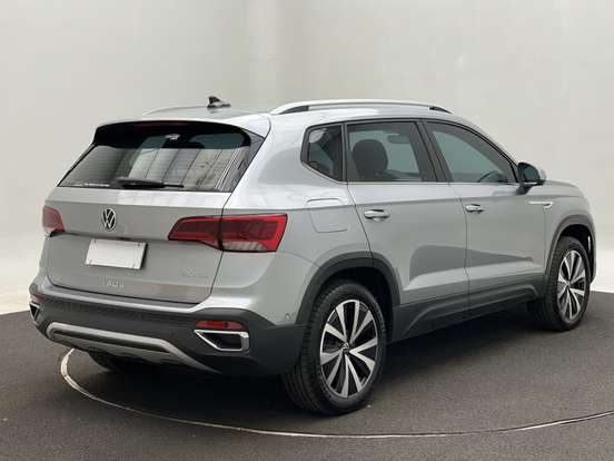 VOLKSWAGEN-TAOS-2023