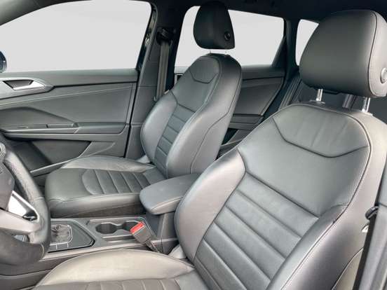 VOLKSWAGEN-TAOS-2022