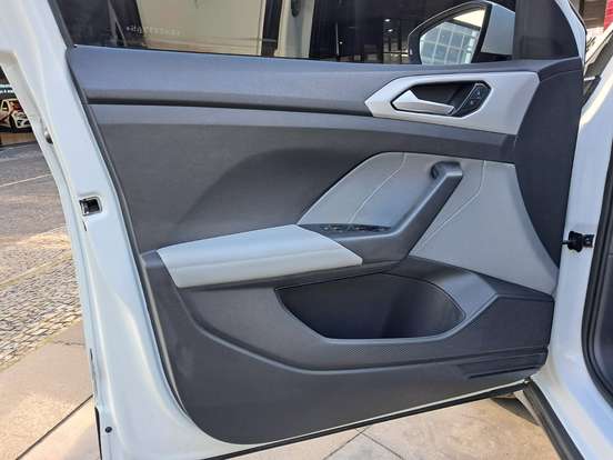 VOLKSWAGEN-T-CROSS-2024