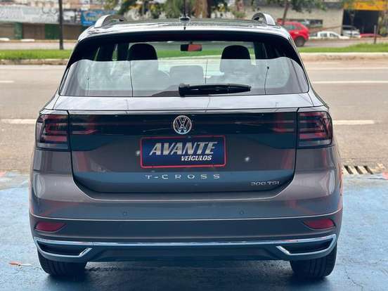 VOLKSWAGEN-T-CROSS-2021