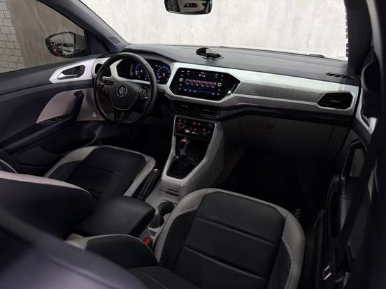 VOLKSWAGEN-T-CROSS-2019