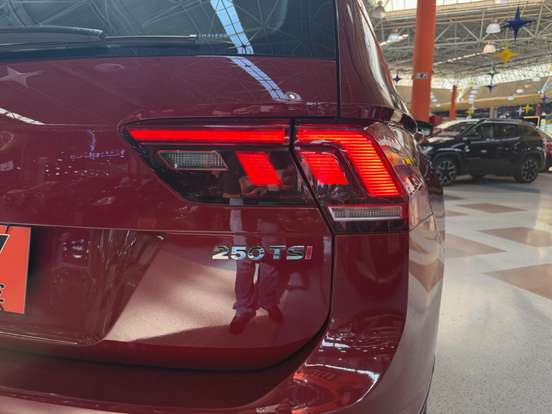 VOLKSWAGEN-TIGUAN-2018