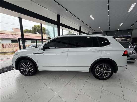 VOLKSWAGEN-TIGUAN-2.0 300 TSI GASOLINA ALLSPACE R-LINE AUTOMÁTICO VOLKSWAGEN-TIGUAN-2024