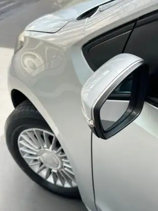 VOLKSWAGEN-UP-2016