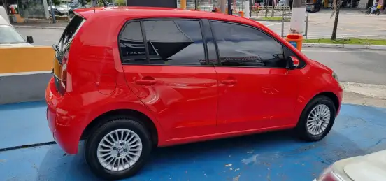 VOLKSWAGEN-UP-2015