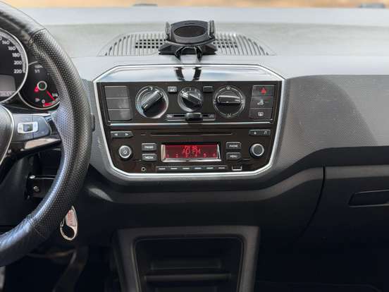 VOLKSWAGEN-UP-2017