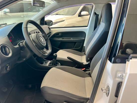 VOLKSWAGEN-UP-2015