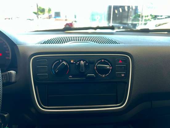 VOLKSWAGEN-UP-1.0 MPI TAKE UP 12V FLEX 4P MANUAL VOLKSWAGEN-UP-2015