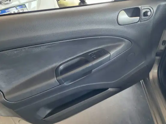 VOLKSWAGEN-VOYAGE-2013