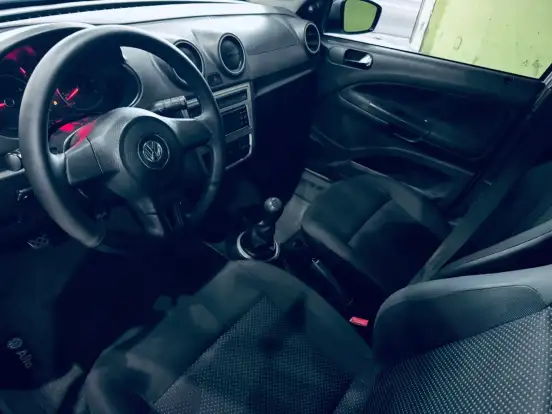 VOLKSWAGEN-VOYAGE-2014