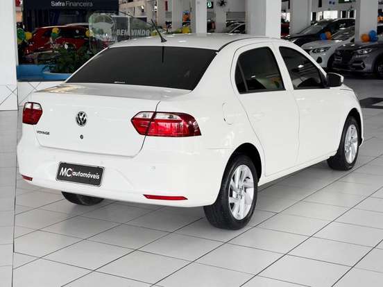 VOLKSWAGEN-VOYAGE-2022