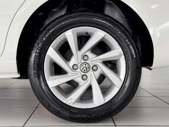 VOLKSWAGEN-VOYAGE-1.0 12V MPI TOTALFLEX 4P MANUAL VOLKSWAGEN-VOYAGE-2022