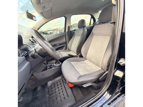 VOLKSWAGEN-VOYAGE-2013