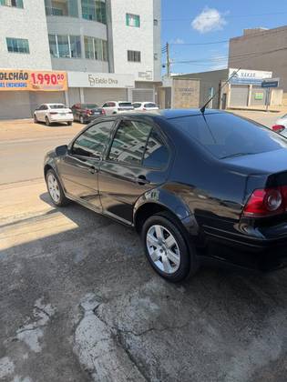 VOLKSWAGEN BORA 2.0 MI 8V GASOLINA 4P TIPTRONIC