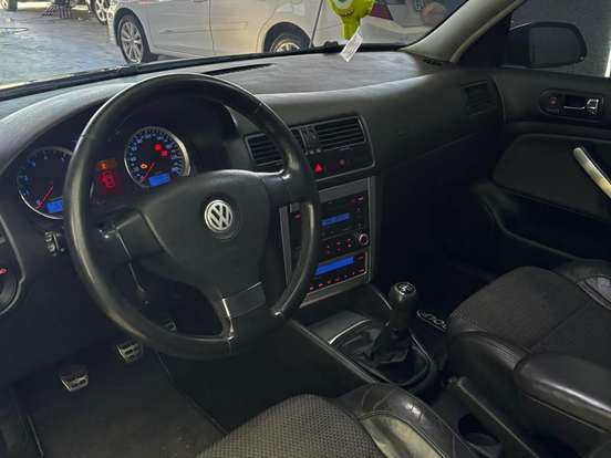 VOLKSWAGEN-GOLF-1.6 MI SPORTLINE 8V FLEX 4P MANUAL VOLKSWAGEN-GOLF-2010