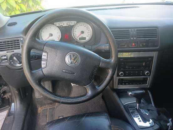 VOLKSWAGEN-GOLF-2011