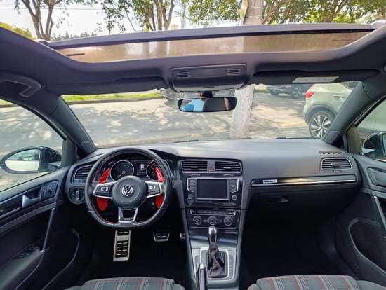 VOLKSWAGEN-GOLF-2017