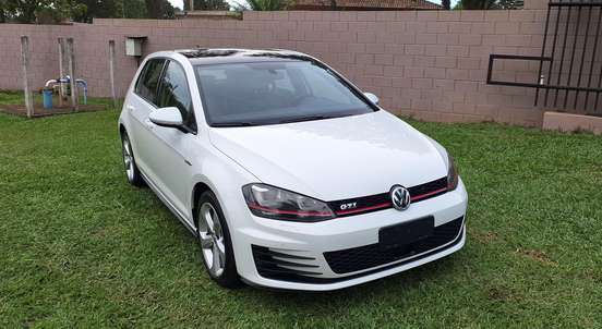 VOLKSWAGEN-GOLF-2015