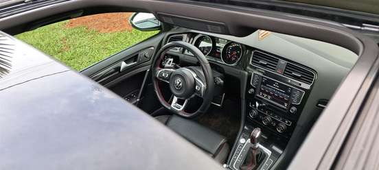 VOLKSWAGEN-GOLF-2015