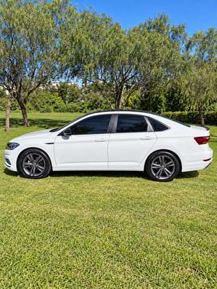 VOLKSWAGEN-JETTA-2018
