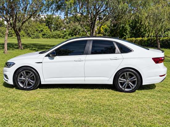 VOLKSWAGEN-JETTA-1.4 250 TSI TOTAL FLEX R-LINE TIPTRONIC VOLKSWAGEN-JETTA-2018