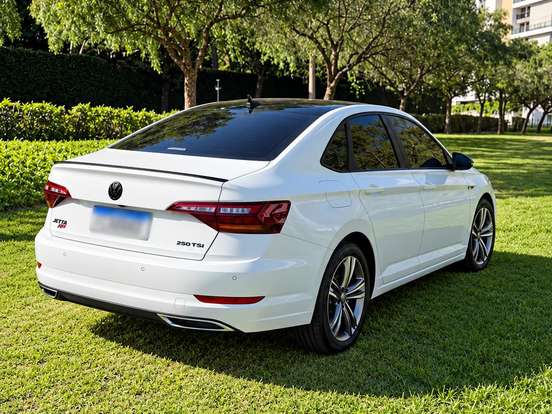 VOLKSWAGEN-JETTA-1.4 250 TSI TOTAL FLEX R-LINE TIPTRONIC VOLKSWAGEN-JETTA-2018