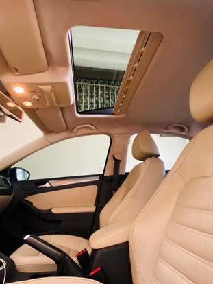 VOLKSWAGEN-JETTA-2012