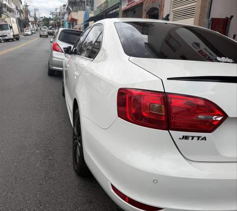 VOLKSWAGEN-JETTA-2013