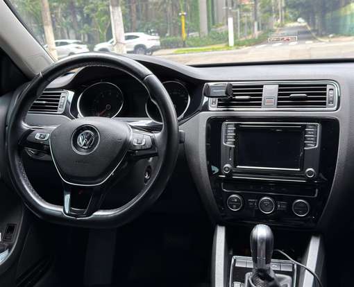 VOLKSWAGEN-JETTA-2015