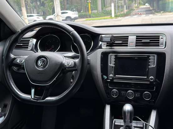 VOLKSWAGEN-JETTA-2.0 TSI HIGHLINE 211CV GASOLINA 4P TIPTRONIC VOLKSWAGEN-JETTA-2015
