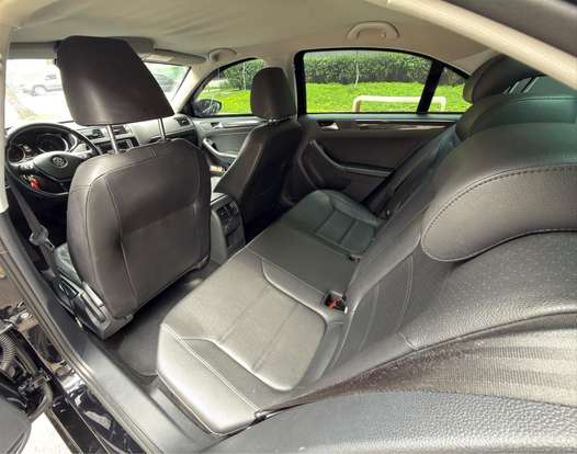 VOLKSWAGEN-JETTA-2015