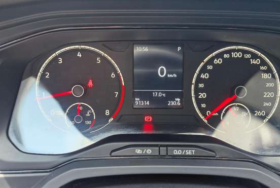 VOLKSWAGEN-POLO-2018