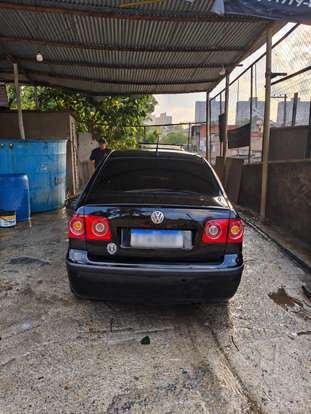 VOLKSWAGEN-POLO SEDAN-2009