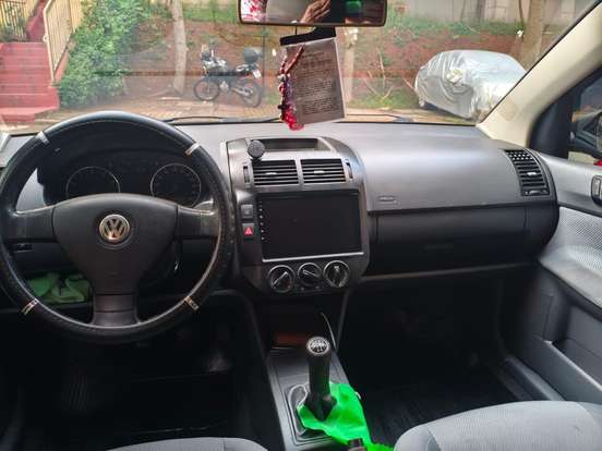 VOLKSWAGEN-POLO SEDAN-2009