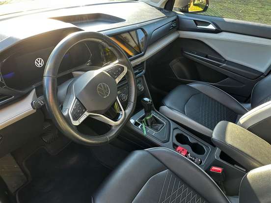 VOLKSWAGEN-TAOS-2021