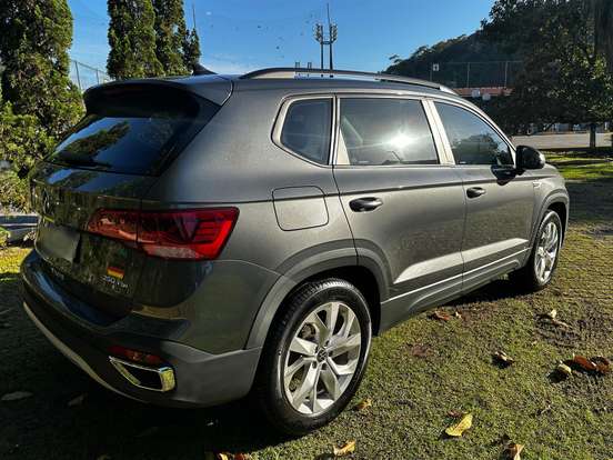 VOLKSWAGEN-TAOS-2021