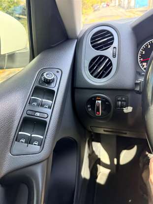 VOLKSWAGEN-TIGUAN-2012