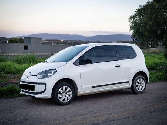 VOLKSWAGEN-UP-2015
